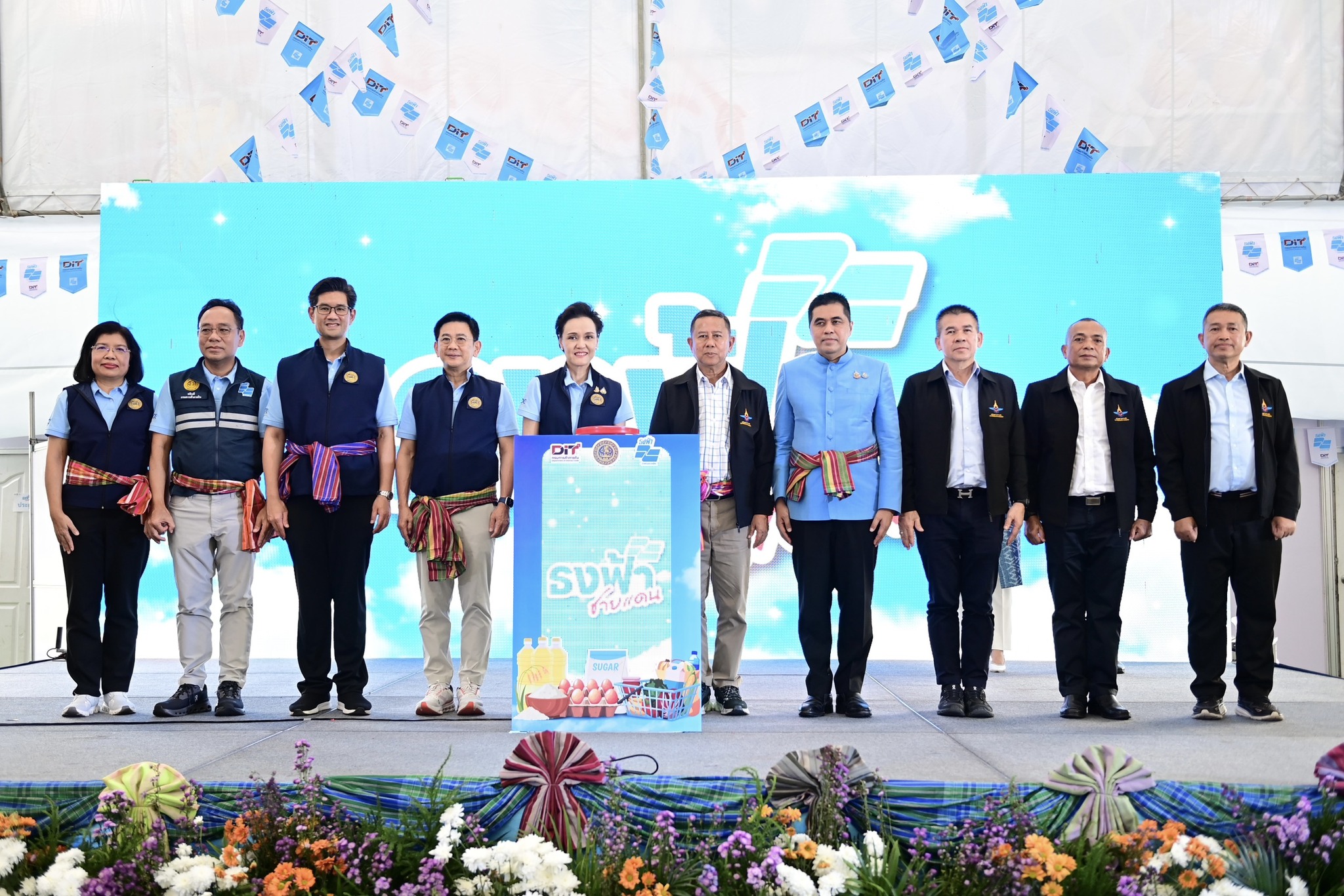 คาราวานโมบายธงฟ้าบุกชายแดน “พาณิชย์” จับมือ ”กลาโหม“ดูแลประชาชน