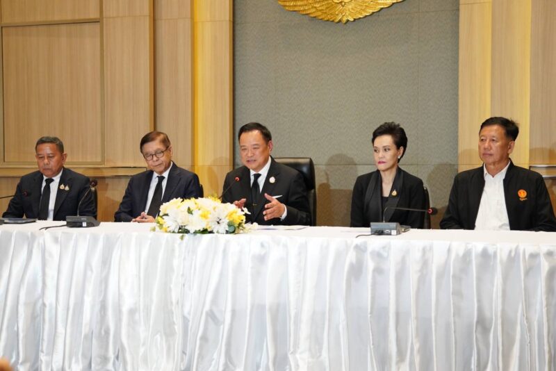 “พาณิชย์” ร่วมคณะนายกฯ แถลงความสำเร็จเวทีอาเซียน–เอเปค นำไทยกลับสู่เวทีการค้าโลก มุ่งสู่ศูนย์กลางความมั่นคงทางอาหารและเศรษฐกิจดิจิทัล สร้างพันธมิตรใหม่–ขยายตลาดการค้า