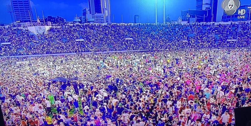 ถอดรหัสปรากฏการณ์ “สนามแตก” หลัง หมอนทองวิทยา ปะทะ อบจ.ชัยนาท ทำไมจึงกลายเป็นไวรัล