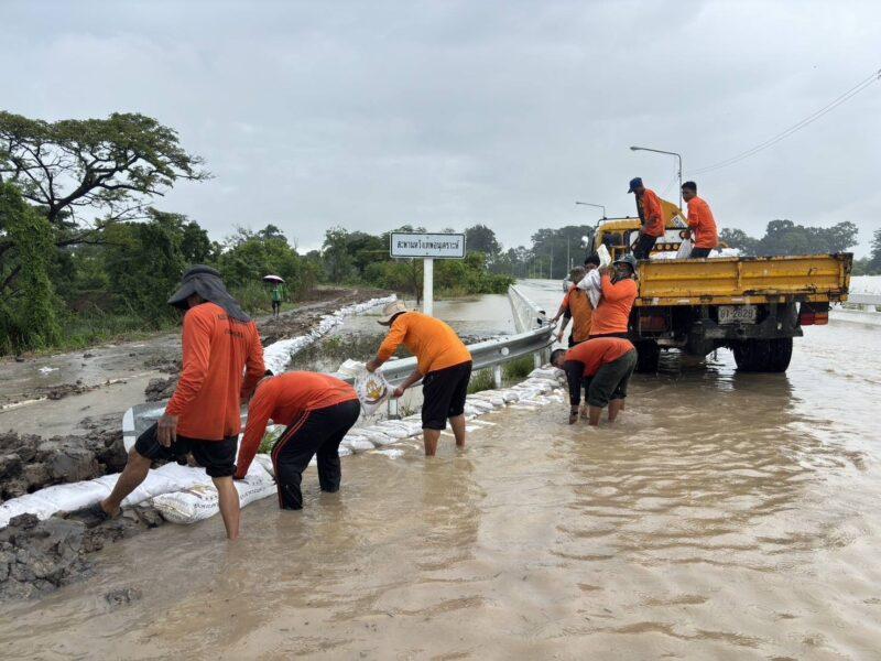 กรมทางหลวงชนบทระดมกำลังเร่งแก้ปัญหาอุทกภัยน้ำท่วมถนนที่อยุธยา
