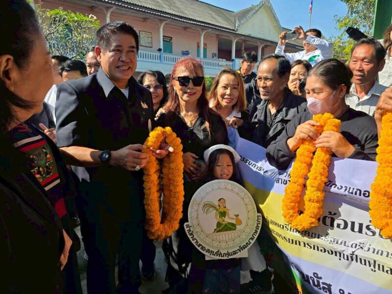 “ธรรมนัส”เปิดงาน “โครงการคลินิกเกษตรเคลื่อนที่”พร้อมเยี่ยมชมบูธ กฟก.